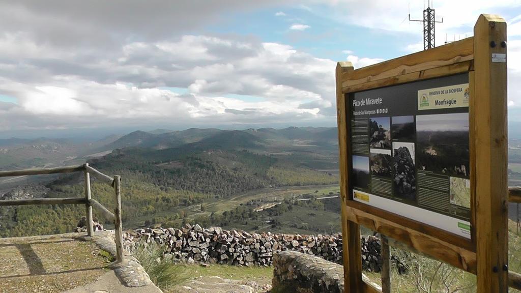 Pensjonat Los Montes Casas de Miravete Zewnętrze zdjęcie